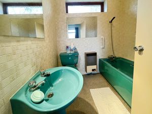 En-suite- click for photo gallery